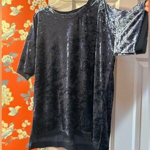 Sparkly navy short sleeve blouse!  Great transition into Fall top! Worn once. M